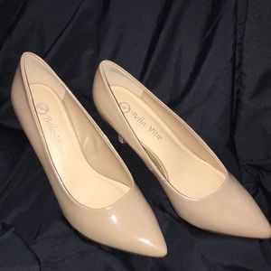 Bella Vita tan 8 1/2 double wide 3 inch pumps. WW